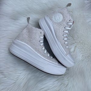 Cream Sherpa platform converse